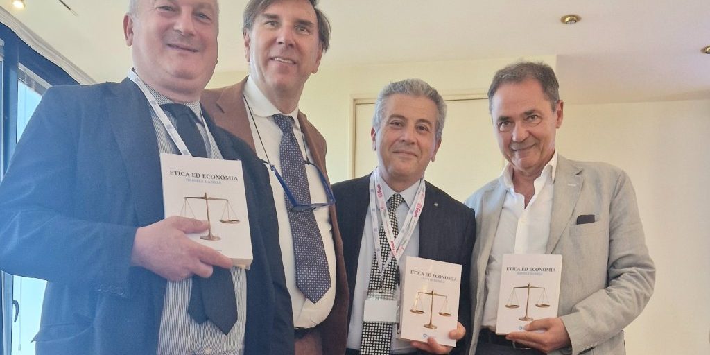 federmanager@fvg-damele-consegna-libro-etica-ed-economia etica ed economia