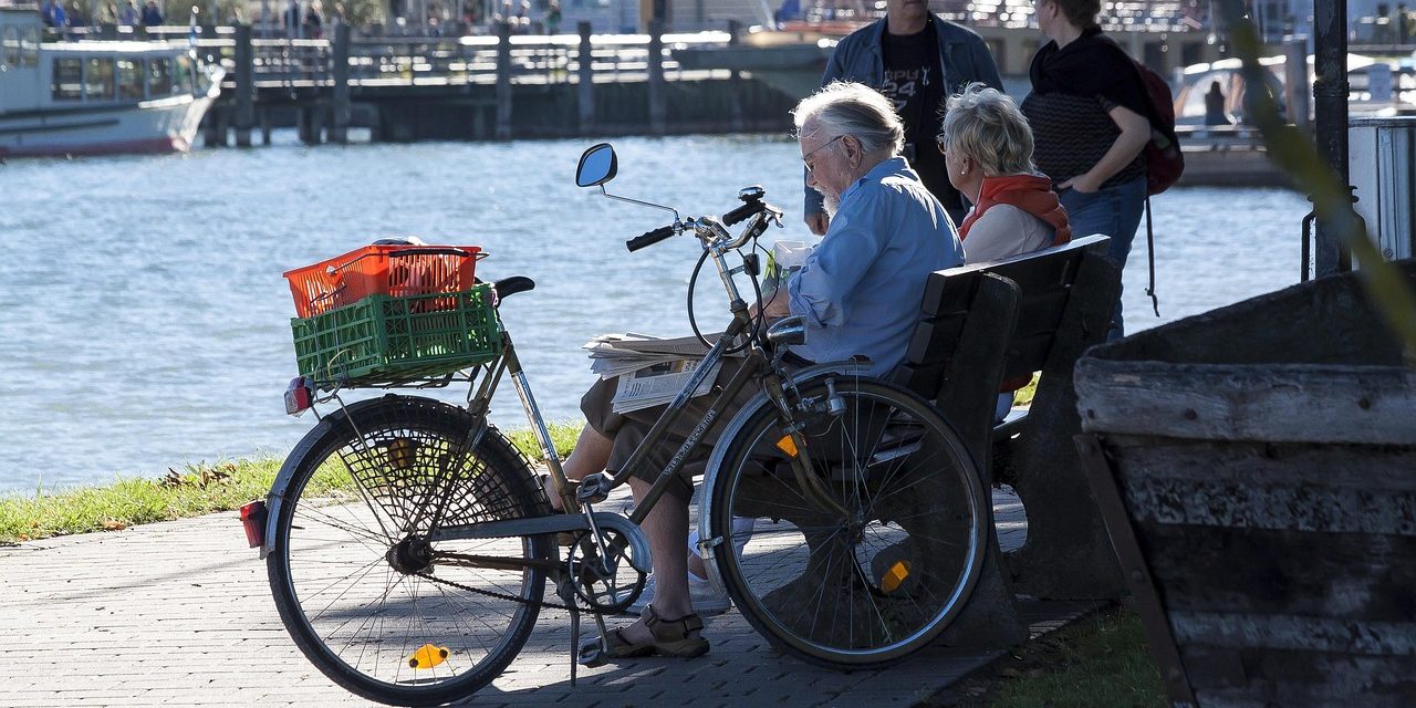 beach-promenade-3708863_1280