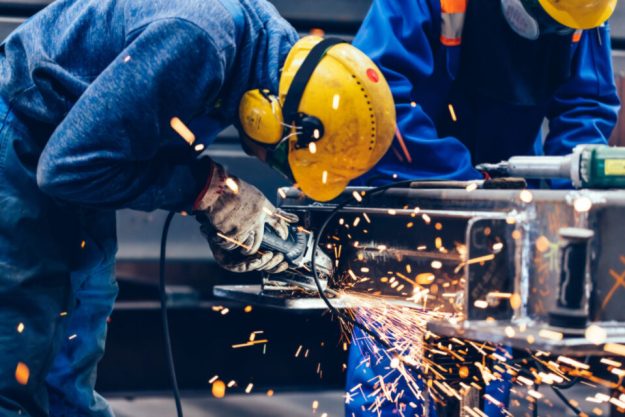 lavoro-industria-manifattura-AdobeStock_318520308-960×640
